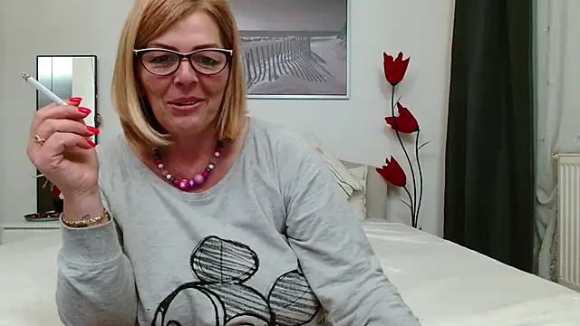 YulliaMilf online show from February 26, 5:28 pm