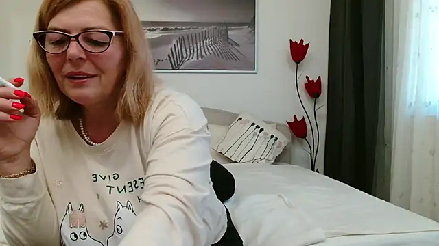 YulliaMilf online show from March 9, 6:39 am