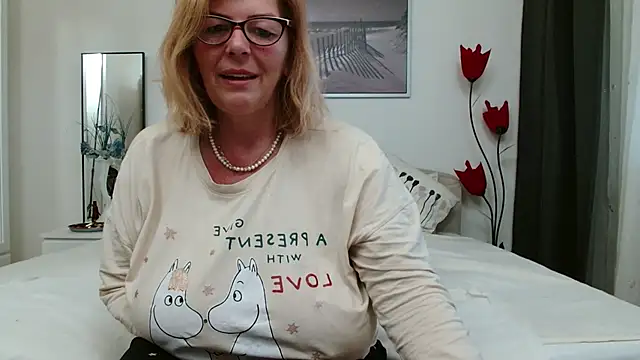 YulliaMilf online show from March 10, 5:33 am