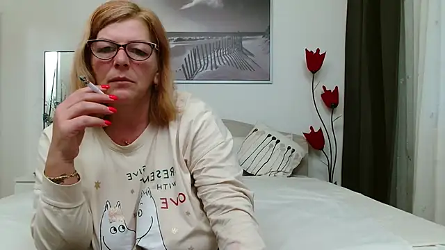 YulliaMilf online show from March 12, 5:13 am