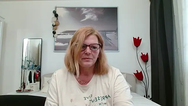 YulliaMilf online show from March 16, 7:04 am