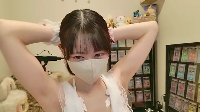 Snapshot of HIKARI_x0 chatting on February 13, 2:24 pm HIKARI x0 online show from February 13, 2:24 pm