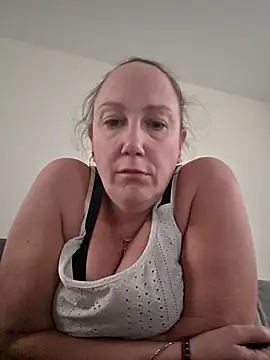 Snapshot of Wisie_Cutie chatting on March 12, 4:35 pm Wisie Cutie online show from March 12, 4:35 pm