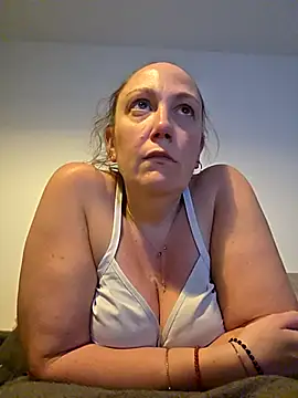 Snapshot of Wisie_Cutie chatting on March 13, 8:37 pm Wisie Cutie online show from March 13, 8:37 pm