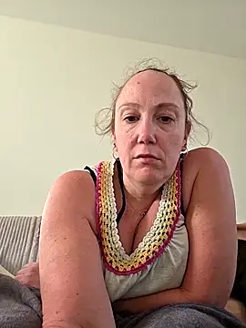 Snapshot of Wisie_Cutie chatting on March 20, 4:23 pm Wisie Cutie online show from March 20, 4:23 pm