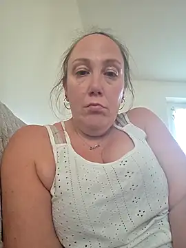 Snapshot of Wisie_Cutie chatting on March 25, 5:19 pm Wisie Cutie online show from March 25, 5:19 pm