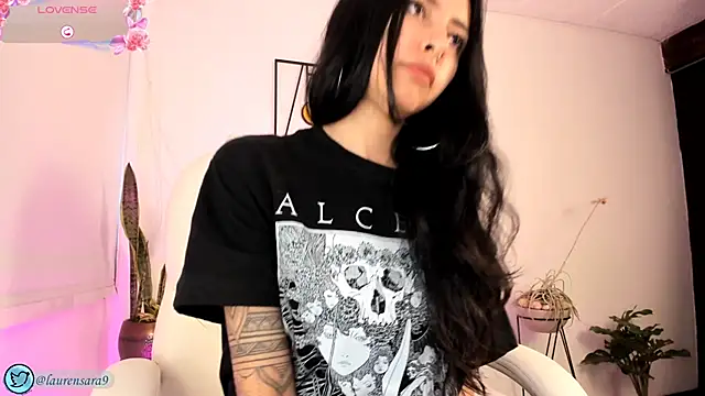 sara-lauren online show from December 3, 3:33 pm