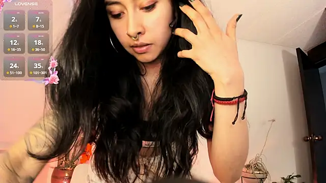 sara-lauren online show from December 5, 3:39 pm