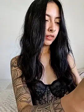 sara-lauren online show from December 7, 3:41 pm