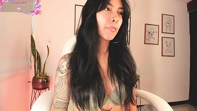 sara-lauren online show from January 13, 8:58 pm