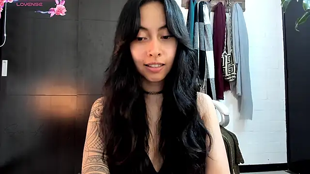 sara-lauren online show from February 13, 9:17 pm