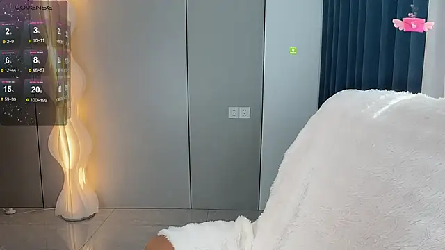 Snapshot of Mandy-- chatting on October 24, 3:25 am Mandy-- online show from October 24, 3:25 am