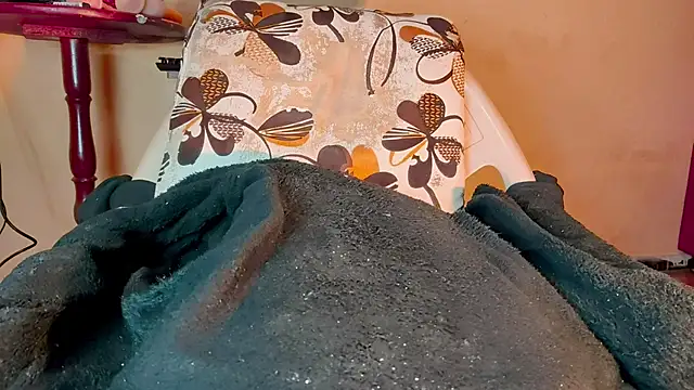 Snapshot of SEXYTRAV18 chatting on February 20, 2:40 am SEXYTRAV18 online show from February 20, 2:40 am