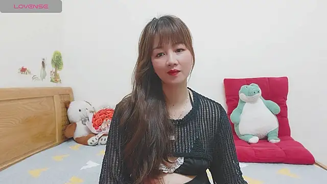 Holygirlsweet777 online show from December 19, 1:18 am