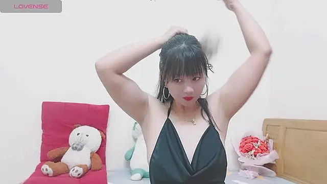 Holygirlsweet777 online show from February 12, 1:09 am