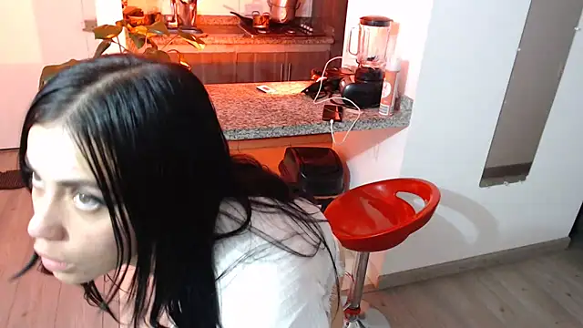 i am nina  online show from December 7, 1:47 am