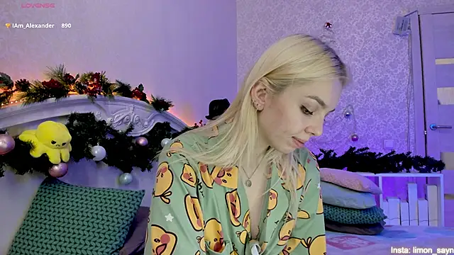 LillyMoure  online show from December 25, 3:08 am