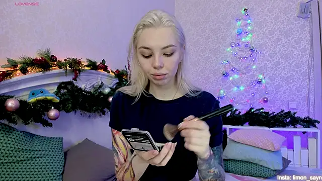 LillyMoure  online show from January 2, 2:11 am