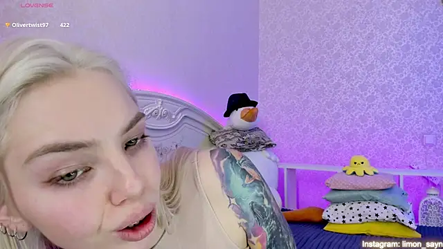 LillyMoure  online show from February 19, 4:34 am