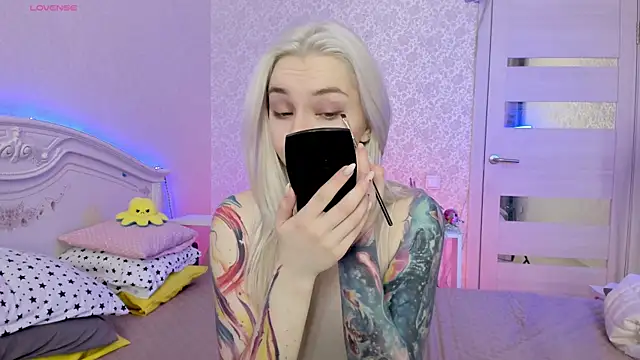 LillyMoure  online show from March 22, 12:17 am