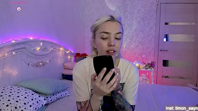 LillyMoure  online show from September 13, 11:37 pm