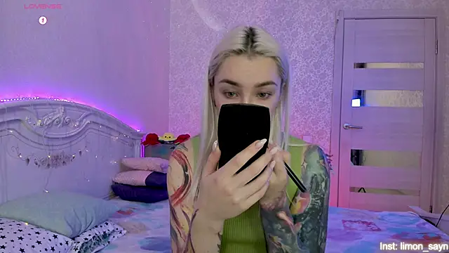 LillyMoure  online show from October 17, 11:29 pm