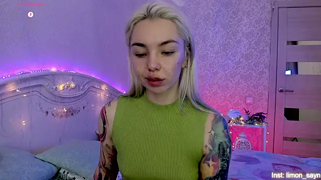 LillyMoure  online show from November 2, 11:18 pm