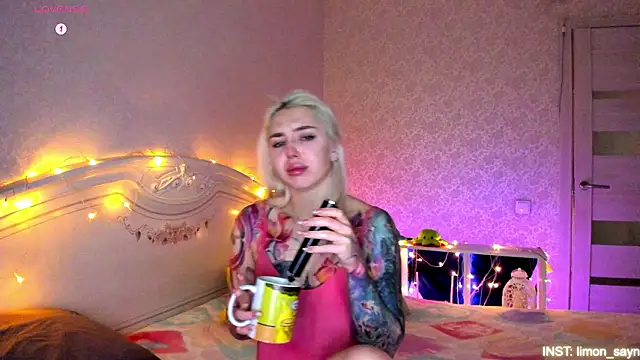 LillyMoure  online show from February 26, 11:04 pm