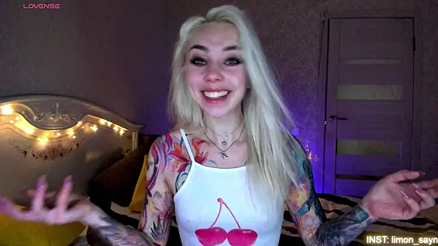 LillyMoure  online show from June 20, 11:07 pm