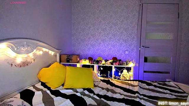 LillyMoure  online show from July 20, 11:07 pm