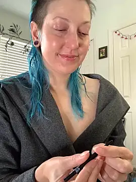 MissCumberdale online show from December 19, 5:08 pm