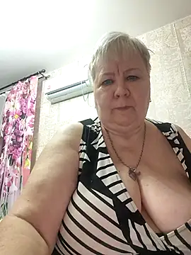 Snapshot of EffectFiona chatting on November 3, 10:53 pm EffectFiona online show from November 3, 10:53 pm