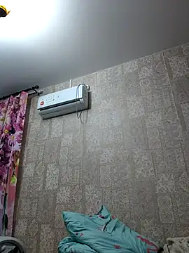 EffectFiona online show from December 3, 4:09 am