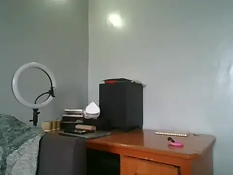 Snapshot of Prettybecs chatting on October 6, 7:50 am Prettybecs online show from October 6, 7:50 am