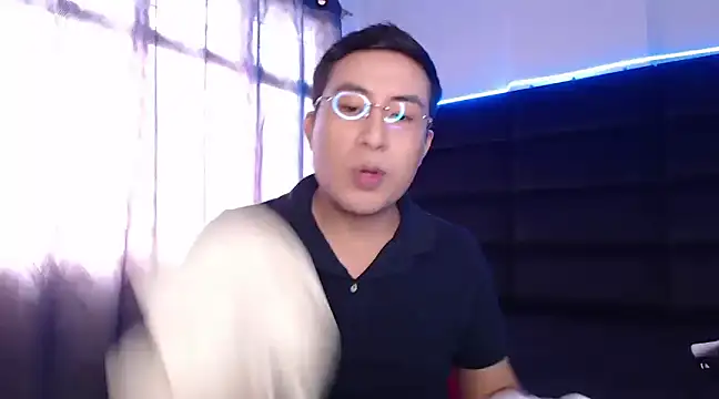 andrewmhilton  online show from March 18, 7:42 pm