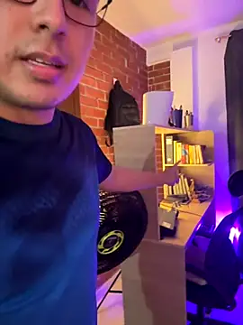 andrewmhilton  online show from September 26, 4:49 am