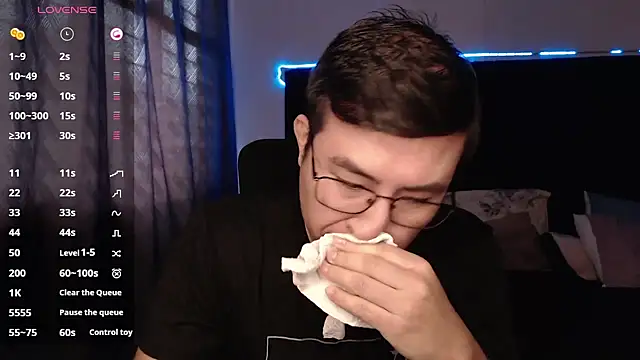 andrewmhilton  online show from November 8, 9:24 pm