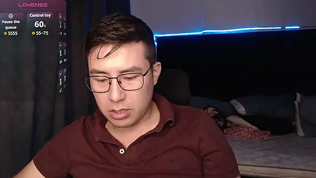 andrewmhilton  online show from December 5, 2:31 am