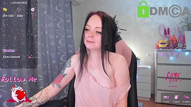 Snapshot of AnnyHoney_ chatting on December 5, 8:01 am AnnyHoney online show from December 5, 8:01 am