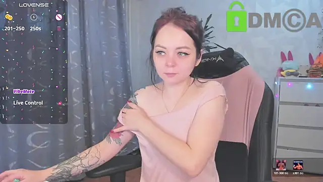 Snapshot of AnnyHoney_ chatting on December 14, 11:26 am AnnyHoney online show from December 14, 11:26 am