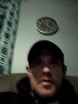 Snapshot of Midwestalpha chatting on December 4, 9:07 am Midwestalpha online show from December 4, 9:07 am