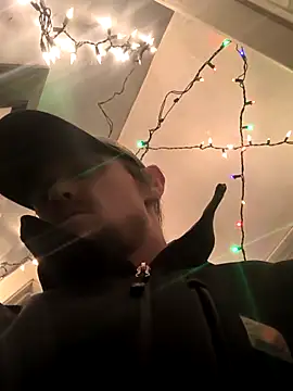 Snapshot of Midwestalpha chatting on December 15, 1:21 am Midwestalpha online show from December 15, 1:21 am