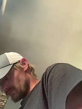 Snapshot of Midwestalpha chatting on March 26, 10:26 pm Midwestalpha online show from March 26, 10:26 pm