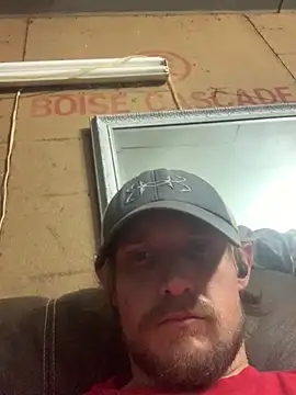 Snapshot of Midwestalpha chatting on April 3, 6:50 pm Midwestalpha online show from April 3, 6:50 pm