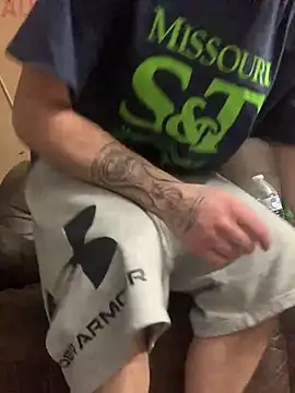 Snapshot of Midwestalpha chatting on April 11, 9:08 pm Midwestalpha online show from April 11, 9:08 pm