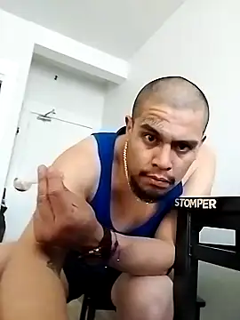 Snapshot of Stomps33 chatting on February 22, 12:16 am Stomps33 online show from February 22, 12:16 am