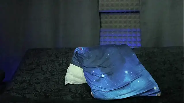 jhonnysnow17 online show from October 6, 9:51 am