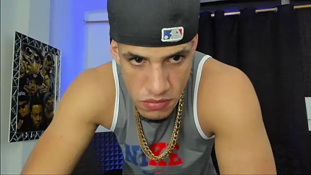 jhonnysnow17 online show from July 3, 7:04 am