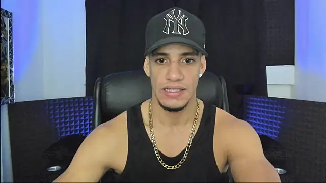 jhonnysnow17 online show from July 5, 11:45 pm