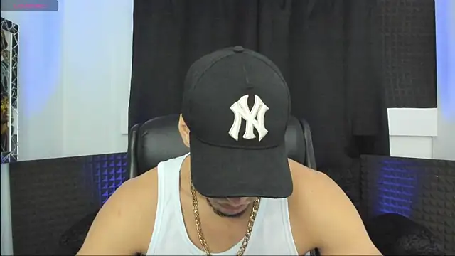 jhonnysnow17 online show from July 13, 12:02 am